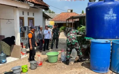 BPBD Tangsel Catat 21 Titik Kekeringan, Ribuan Jiwa Terdampak BPBD Tangsel Catat 21 Titik Kekeringan, Ribuan Jiwa Terdampak