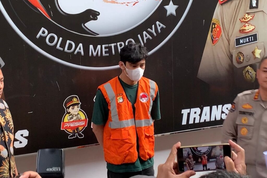 Kembali Terjerat Narkoba, Aktor Revaldo Diciduk Polisi di Apartemen Tangsel.