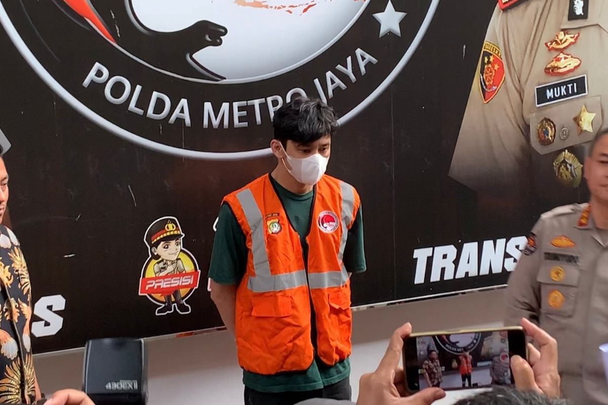 Kembali Terjerat Narkoba, Aktor Revaldo Diciduk Polisi di Apartemen Tangsel.