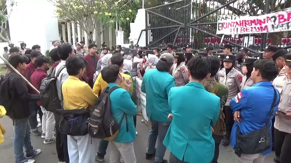 Mahasiswa BEM Banten Bersatu Gelar Aksi, Sampaikan 21 Tuntutan di Kantor Gubernur