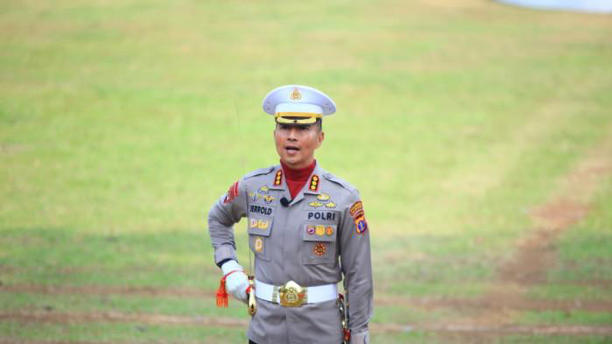 komandan upacara penurunan bendera