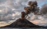 Gunung Anak Krakatau Masih Siaga, 4 Kali Gempa Terekam pada Dini Hari