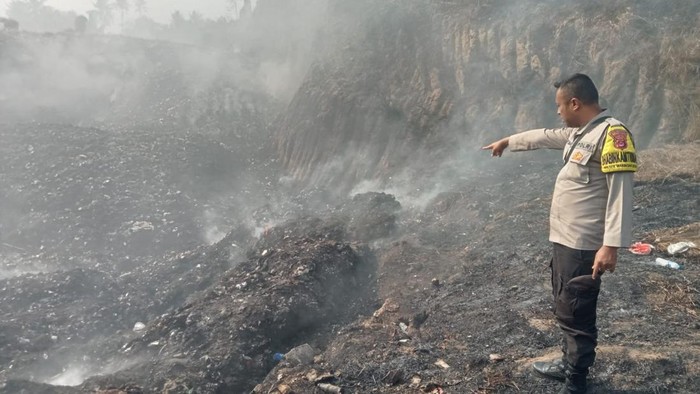 Polisi Selidiki Pembuang Sampah di TPA Liar Waringinkurung yang Terbakar