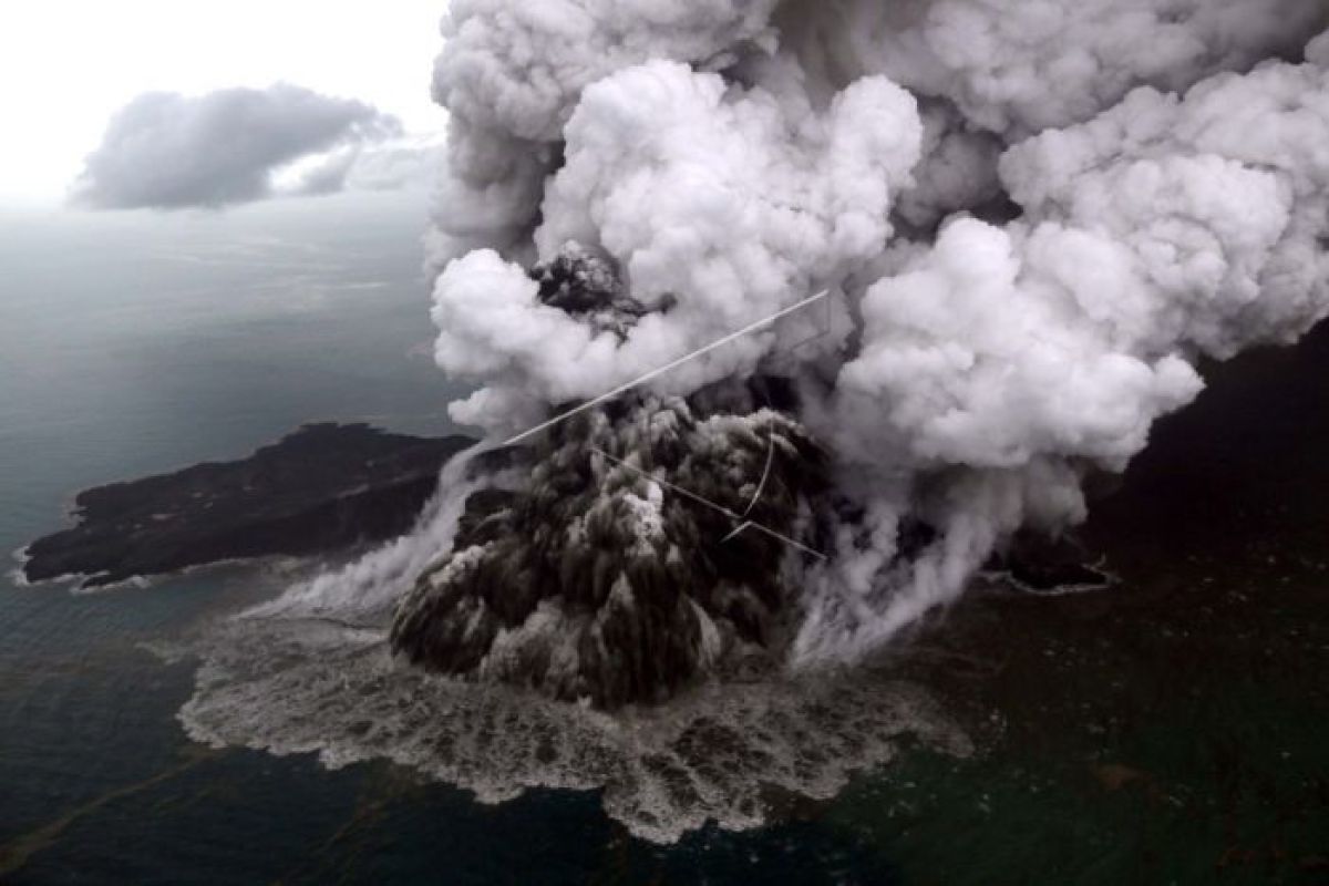Erupsi Anak Krakatau Picu Lava Fountain dan Dentuman hingga Banten-Lampung