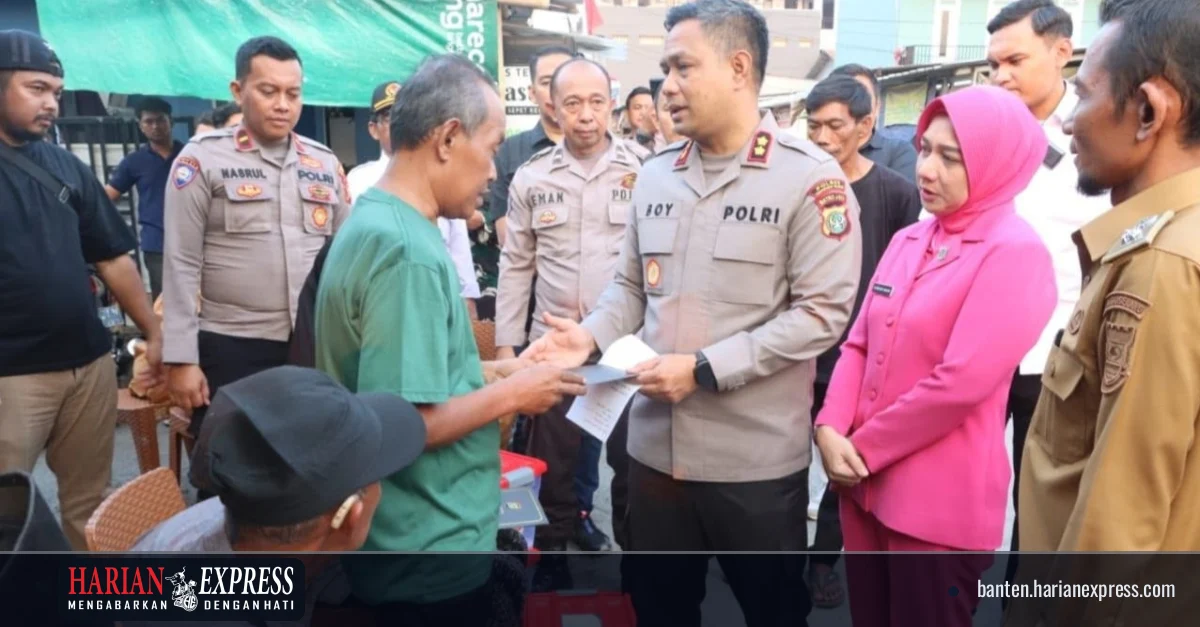 Kapolres Tangsel Salurkan Tali Asih Korban Kebakaran
