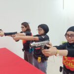 Kaum Hawa Kini Gemar Olahraga Menembak: Mengasah Fokus dan Adrenalin di Shooting Range